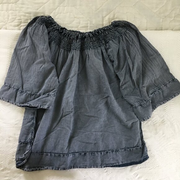 LAST CHANCE Bundle of 4 floral tops! - Picture 4 of 16